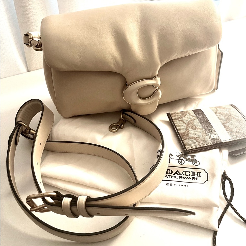 Coach Pillow Tabby 26 Crossbody and Matching Coach Legacy Cardholder🤍